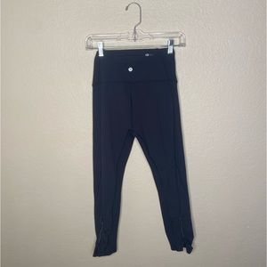 Navy Blue Capri Lululemon Leggings🌊